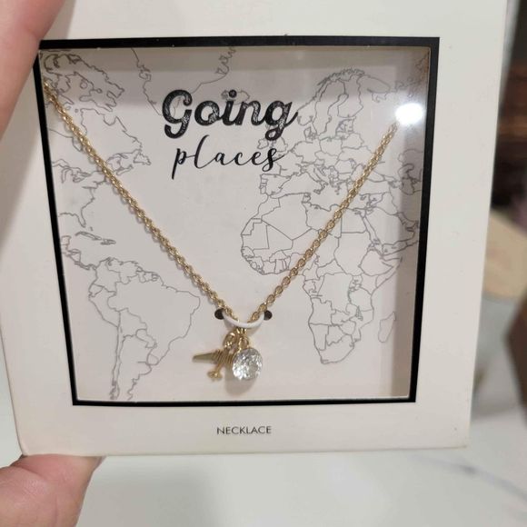 4 PIECES 2 necklaces and 2 bracelets  ALL NEW - Picture 3 of 6